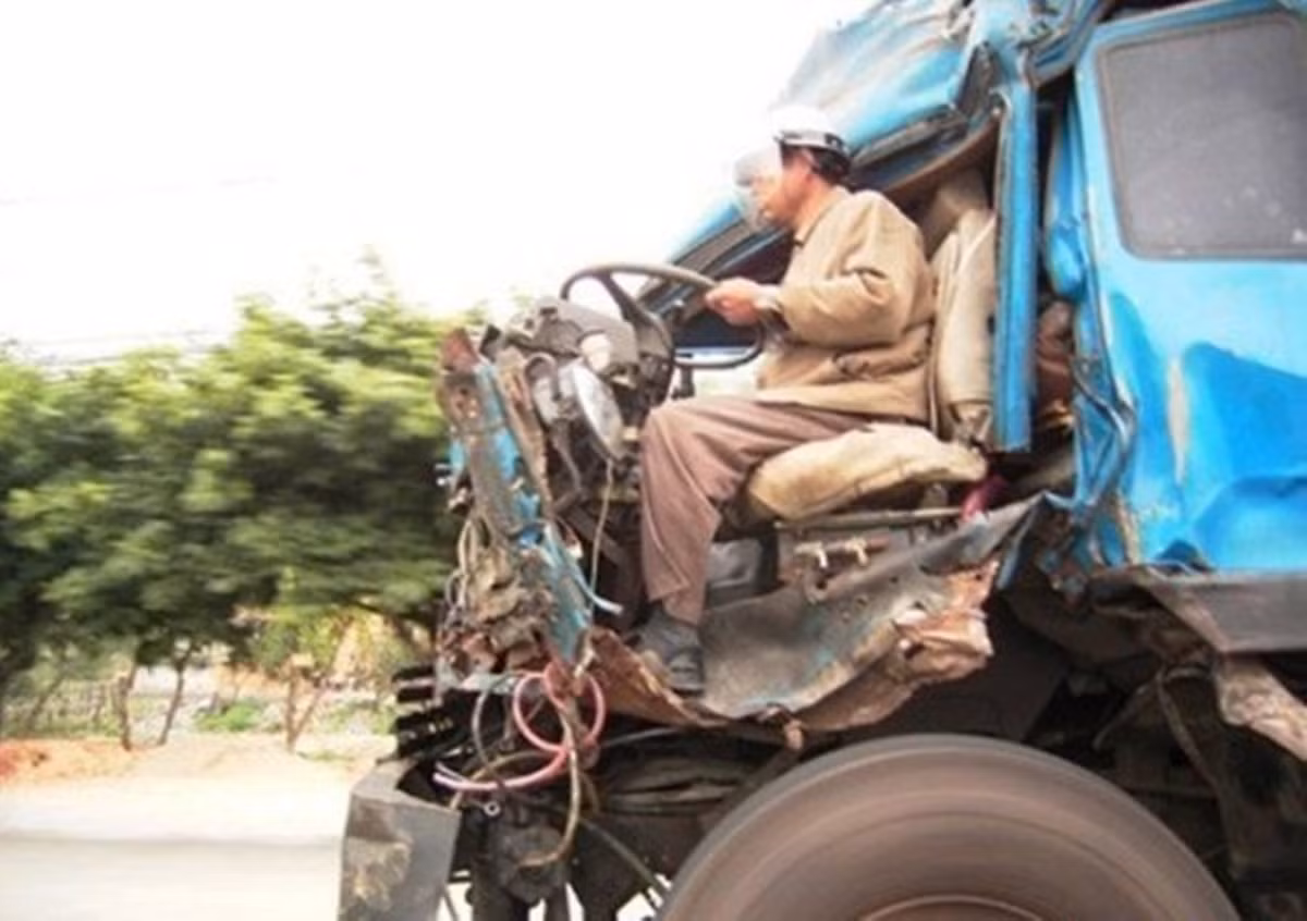 Xe đầu nát... vẫn chạy tốt.