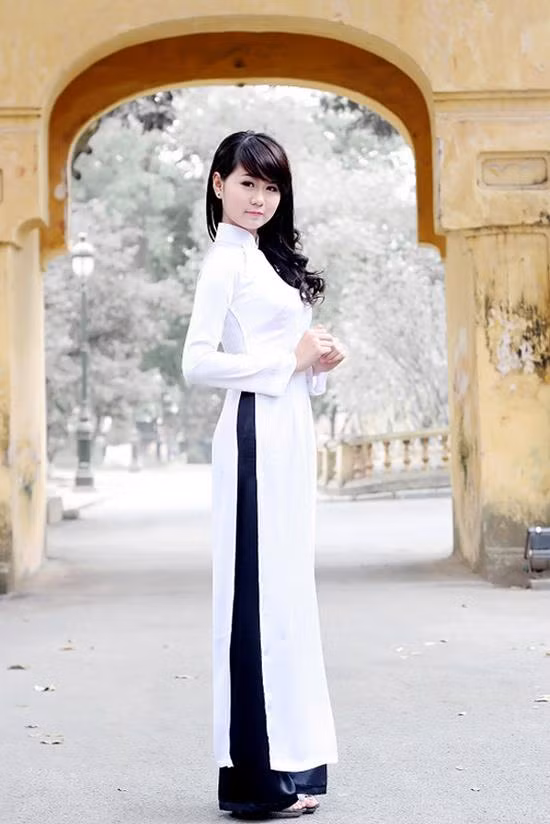 ... duyên dáng của người con gái Việt trong tà áo dài truyền thống.