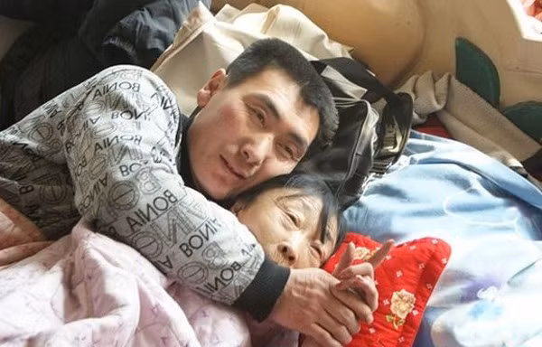 Cặp đôi này đến với nhau là sự tình nguyện, họ vấp phải sự cản trở kịch liệt từ hai phía gia đình nhưng cả hai vẫn cố gắng vượt qua để được sống bên nhau và sinh con.