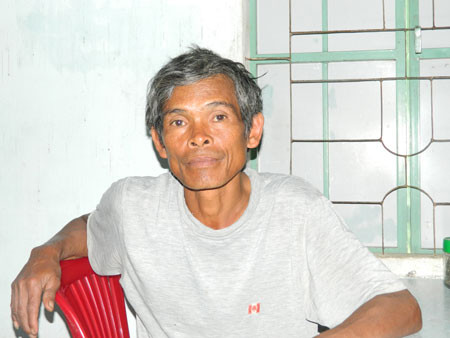 Ông Võ Xuân Thành kể lại chuyện về hòn đá chữ.