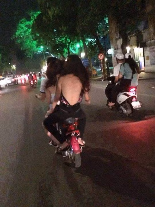 Thời trang hở hang, không giống ai của thiếu nữ Việt.