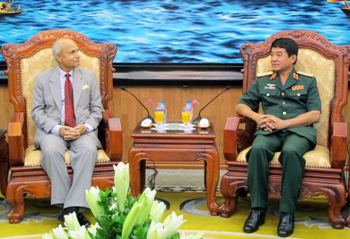 Trung tướng Võ Văn Tuấn tiếp Trung tướng Avdesh K Singh chiều 26/5.