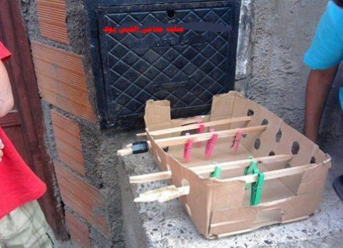 Mọi vật dụng qua sự "sáng tạo" cũng có thể biến thành đồ chơi hữu ích.