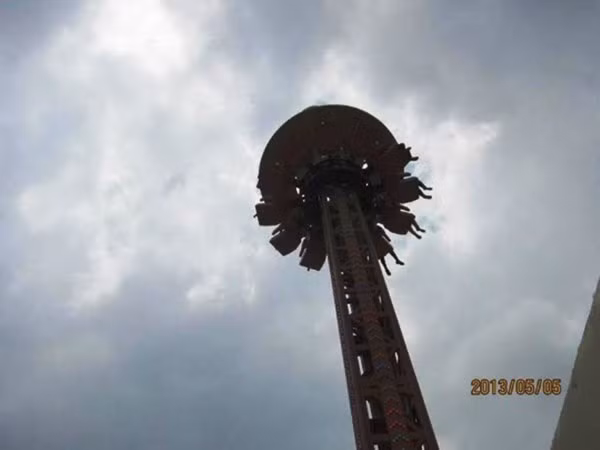 Người dân địa phương cho biết sự việc xảy ra ở trò vũ trụ bay, nhưng đến nay Công ty cổ phần Ao Vua chưa xác nhận việc này.