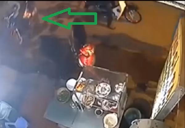 Trom SH trong tich tac ngay truoc mat nguoi di duong-Hinh-2