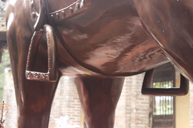 ... có yên cương...