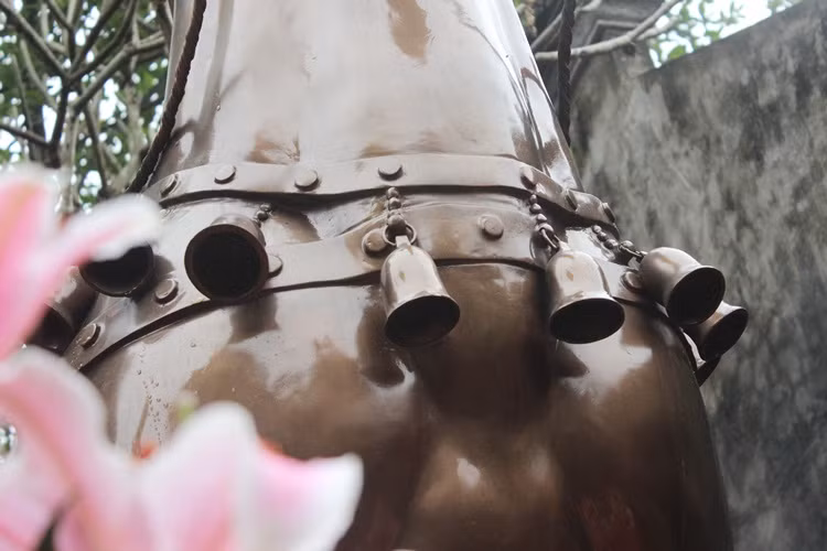 Cổ ngựa đeo 10 chuông nhỏ...