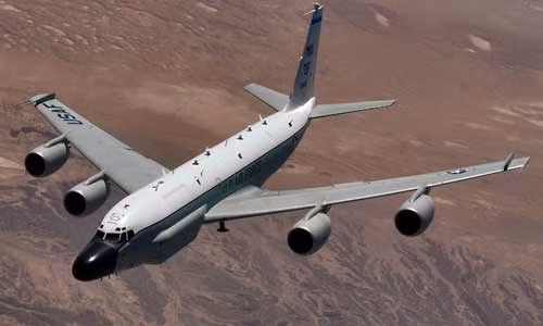 Máy bay trinh sát RC-135.