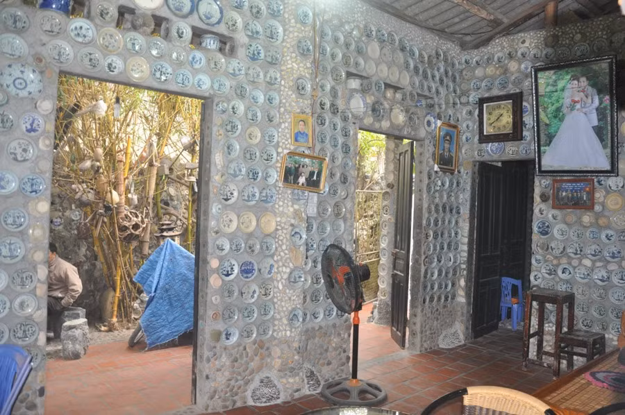 Bên trong ngôi nhà độc đáo và kỳ dị bởi hàng trăm đĩa cổ.