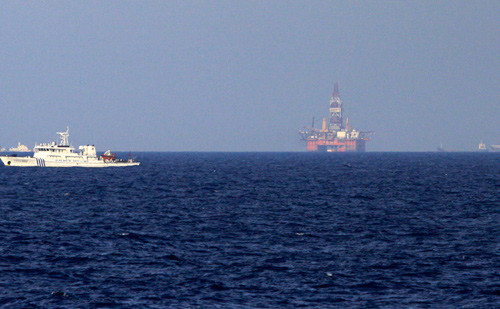 Giàn khoan trái phép Hải Dương 981 của Trung Quốc đang ở tọa độ 15 độ 33’ 36’’N; 111 độ 34’11’’E trên vùng biển Việt Nam.