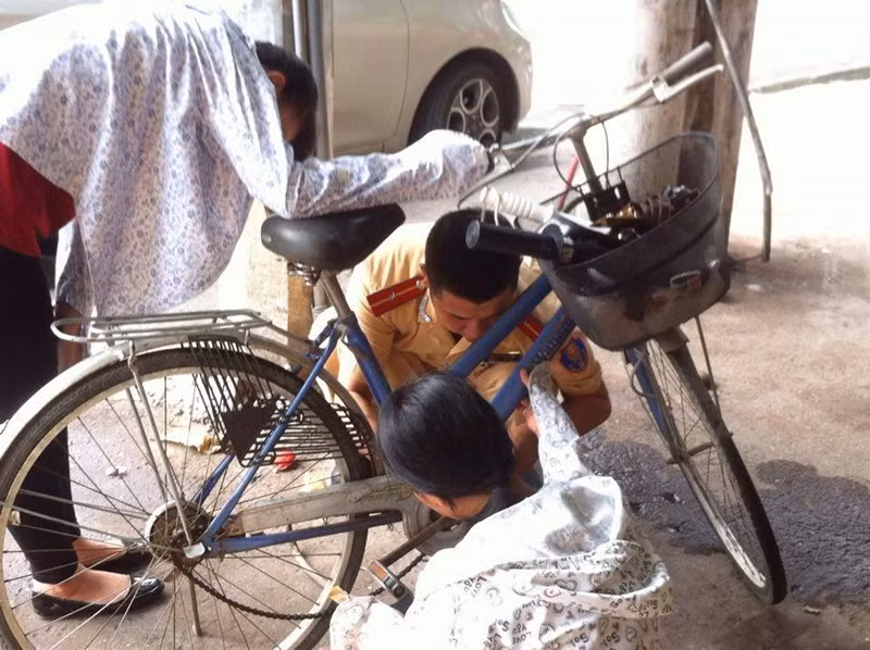 Loạt ảnh được chia sẻ lên mạng nhanh chóng thu hút sự chú ý của đông đảo cư dân mạng.