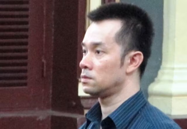 Ngày 17/5/2013, trong lúc đang dẫn vợ con ra sân bay Tân Sơn Nhất làm thủ tục xuất cảnh theo chuyến bay từ TP HCM đi Australia, Việt kiều Phạm Trung Dũng (SN 1977, quốc tịch Úc) đã bị lực lượng hải quan bắt giữ vì phát hiện vận chuyển 2 vali chứa gần 3,5kg ma túy.