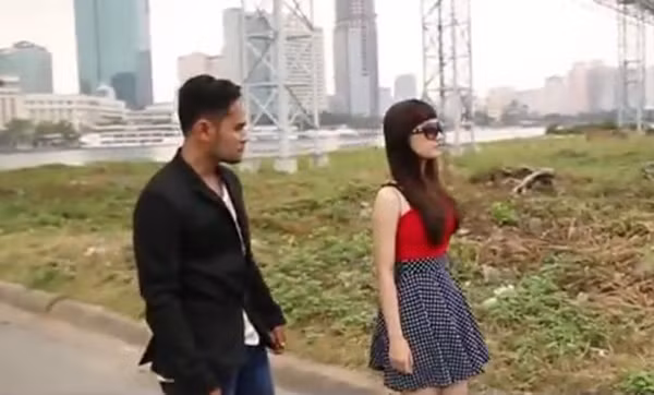  Hiện tượng nổi tiếng thứ 7 “Đòi càng dai càng tốt”, nhắc lại câu chuyện "bị đòi lại quà" sau khi chia tay cũng như trào lưu cover clip ăn theo vụ việc này. 