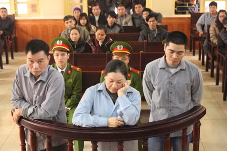 Trước đó, TAND tỉnh Bắc Giang tuyên án tử hình với Nguyễn Thiện Thiết và Bùi Thị Thịnh vì từ giữa tháng 2/2013 đến cuối tháng 3/2013 đã mua 66 bánh hêrôin có trọng lượng 22.589,77 gam, từ Mộc Châu (Sơn La) đem về Na Sầm, Văn Lẵng (Lạng Sơn) bán kiếm lời 900 triệu đồng.