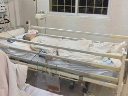 Bà Trần Thị Dung bệnh nhân u não, là nạn nhân bị chính em ruột cắt chân.