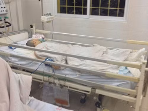 Bà Trần Thị Dung bệnh nhân u não, là nạn nhân bị chính em ruột cắt chân.