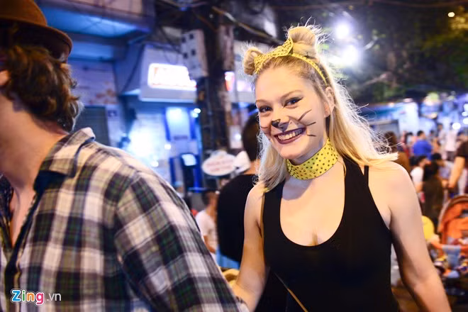 Bởi ra phố họ muốn làm gì tùy thích, không cần theo kịch bản do người khác sắp đặt.