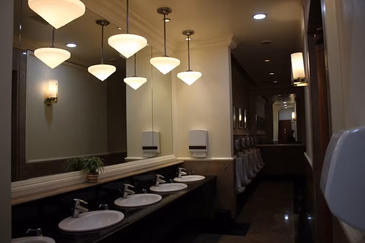 Không chỉ sạch, nhà vệ sinh còn rất đẹp...