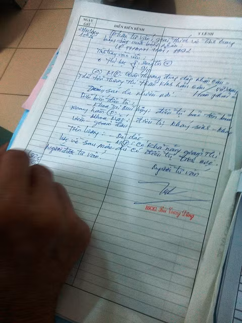 Nạn nhân Lê Thanh Hải có khả năng bị mù mắt phải, hiện mắt trái cũng bị ảnh hưởng. Ảnh: Phan Cường.