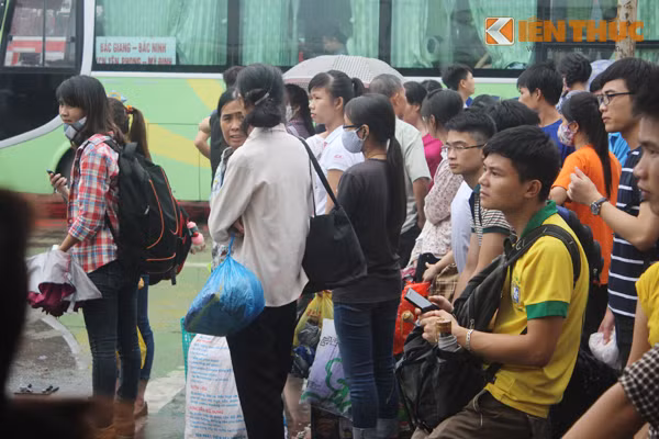 Nhiều học sinh, sinh viên tranh thủ về quê dịp này.