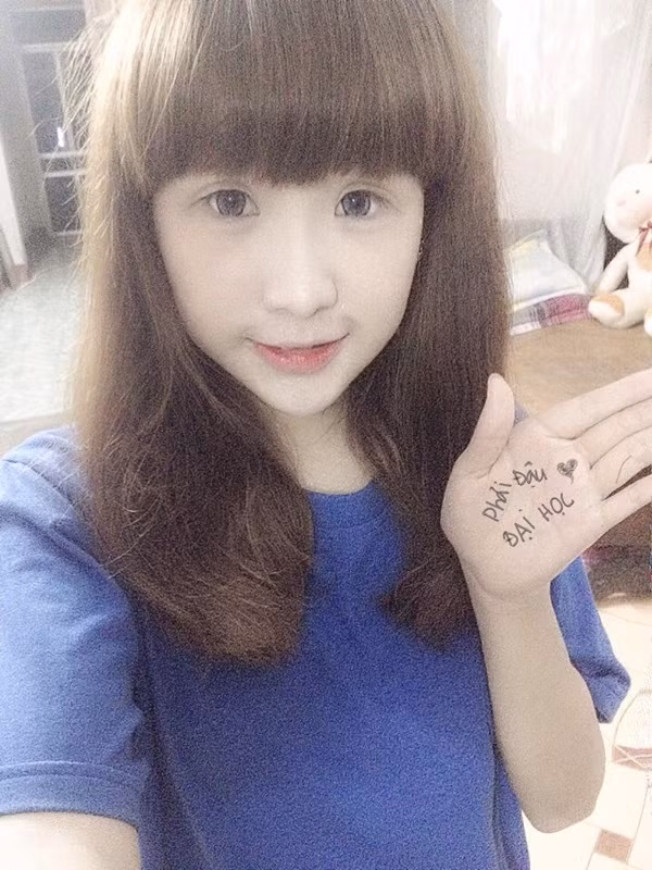 Dù có chút lo lắng nhưng cô bạn rất hi vọng bản thân sẽ đỗ vào trường đại học mà mình đã dự thi.