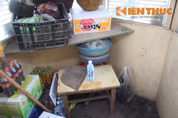 ... chứa nhiều hàng hóa, đồ dùng cá nhân của người dân.