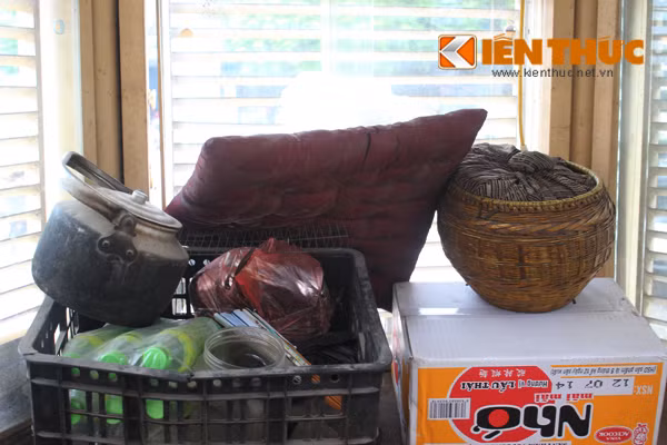 Hình ảnh nhếch nhác vô cùng phản cảm. Vậy mà không hiểu lý do gì mà lực lượng chức năng vẫn để những hình ảnh "tức mắt" như thế này tồn tại?