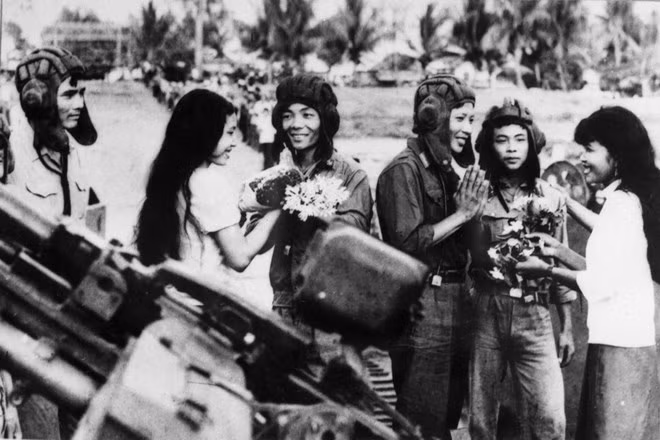 Người dân Campuchia bị đày đọa trong chế độ diệt chủng Pônpốt. Hàng triệu người Campuchia đã bị giết trong những năm cầm quyền của khơ me đỏ tại nước này. (Ảnh: TTXVN).