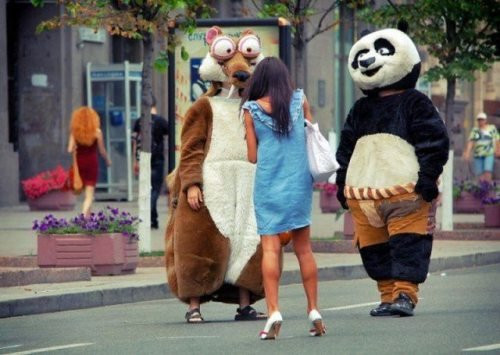 Khi được người đẹp hỏi đường.