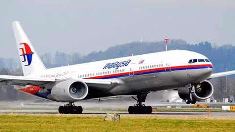 Máy bay dân dụng Boeing B777-200ER của Hãng hàng không Malaysia Airlines.