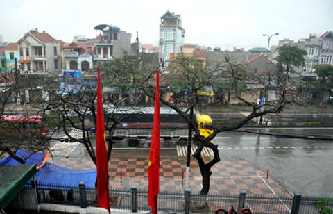 Sau 10 phút, TP Hạ Long bừng sáng trở lại. Ảnh: báo Quảng Ninh.