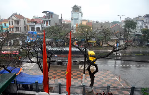 Sau 10 phút, TP Hạ Long bừng sáng trở lại. Ảnh: báo Quảng Ninh.