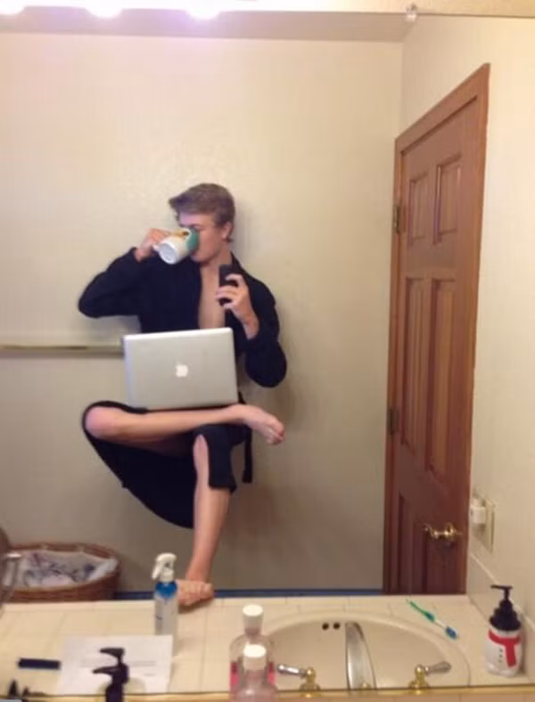 "Tự sướng" kiểu khoe của.