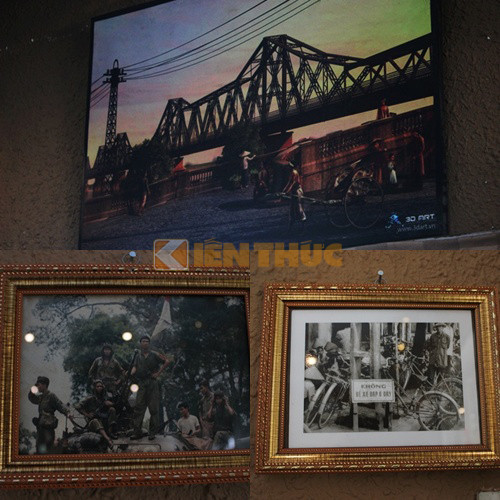 Những bức tranh thời xưa được anh Duy gìn giữ rất cẩn thận.