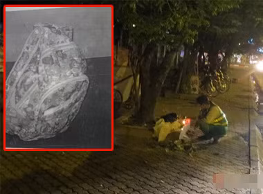 Bác sĩ Bùi Văn Hoàng - Phó phòng Kế hoạch Tổng hợp Bệnh viện Từ Dũ kể lại:“Khi chúng tôi mở ba lô ra thì phát hiện trẻ được cột trong túi ni lông kín mít, bên trong còn quấn thêm hai lớp áo và trong tình trạng tím tái. Dù cháu bé được hồi sức và điều trị tích cực nhưng cháu bé đã tử vong vì suy hô hấp nặng. Dù cháu bé được hồi sức và điều trị tích cực nhưng cháu bé đã tử vong vì suy hô hấp nặng”. Ảnh: Xã hội.