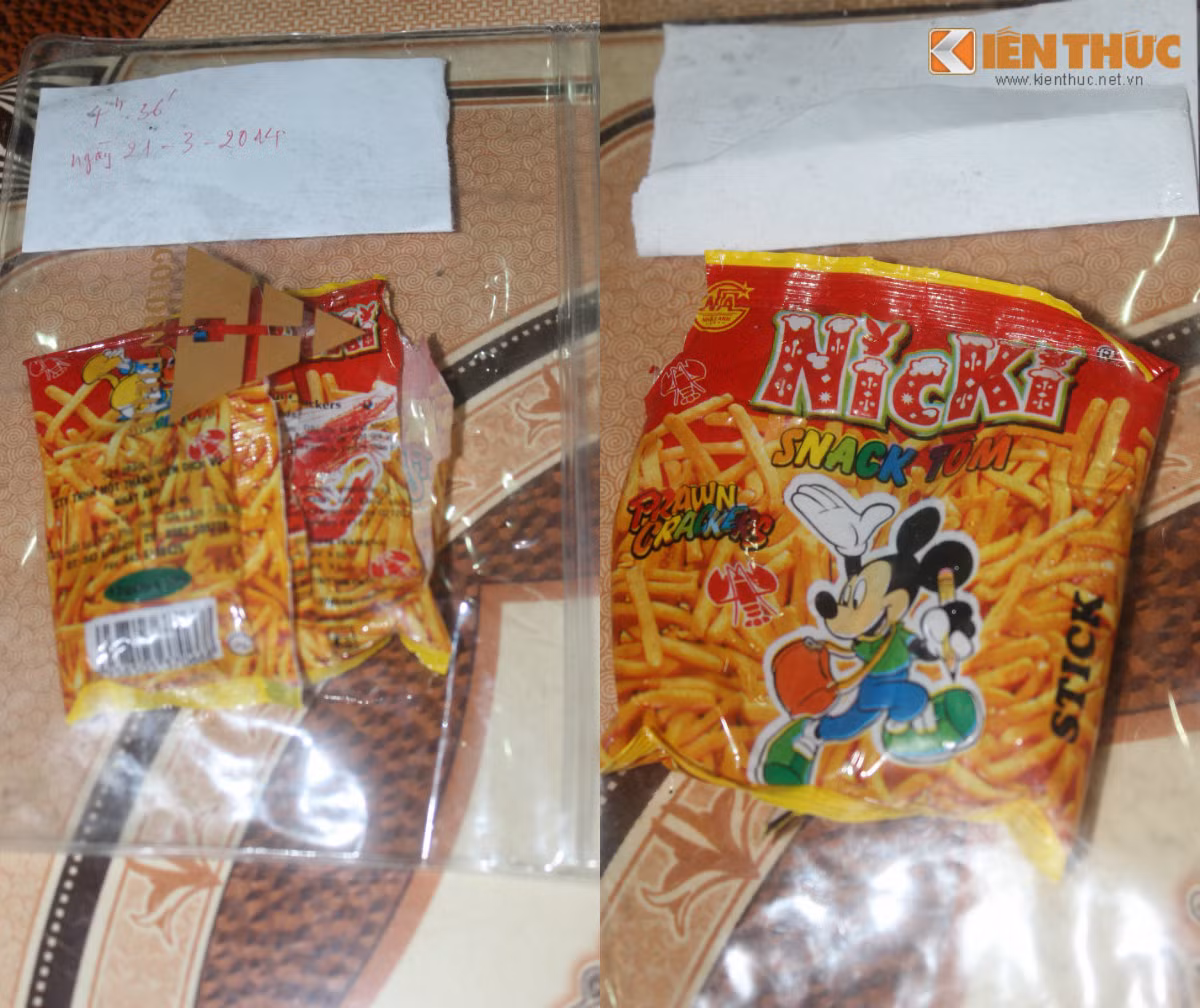  4. Chuột chết khô trong gói bim bim ở Hoà Bình Chiều 21/3, Anh Bùi Văn Đức (Kim Bôi, Hòa Bình) đã phản ánh về việc con gái được một bạn học cùng lớp mua cho gói bim bim Nicki SnackTom sau khi tan học. Tuy nhiên, về nhà, bóc gói bim bim ra ăn, con gái anh phát hiện thấy một con chuột nhỏ chết khô bên trong và có mùi hôi thối. Ngay lập tức, cháu đưa gói bim bim cho bố kiểm tra.