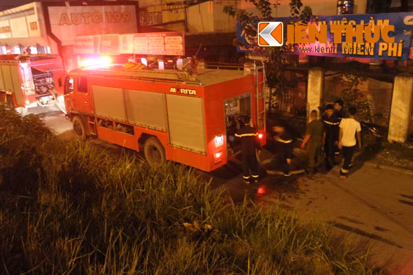 Xe cứu hỏa tại hiện trường.