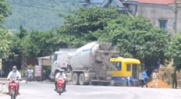 ... thế nhưng cả ngày trạm cân này chỉ xứ lý mỗi hai trường hợp vi phạm.