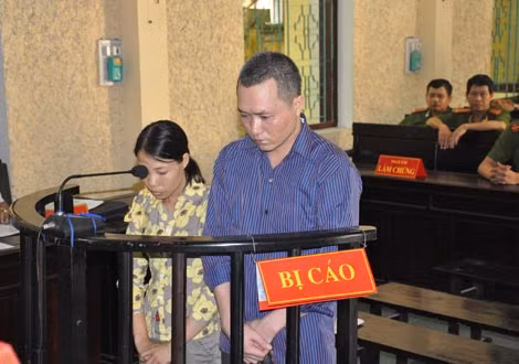 Nguyễn Văn Hiệp và Hoàng Thị Lư tại phiên tòa xét xử.