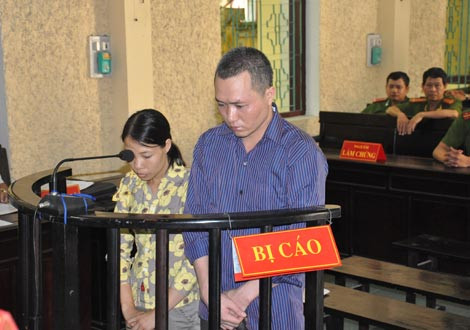 Nguyễn Văn Hiệp và Hoàng Thị Lư tại phiên tòa xét xử.