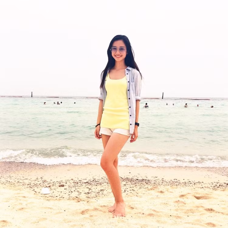 Được biết, Vũ Phương Anh, sinh năm 1995, là một cô gái Hà Nội chính gốc, đến năm 15 tuổi cô bạn theo gia đình chuyển sang định cư ở Thái Lan.