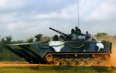 Hệ thống giảm xóc tốt giúp ZBD-05 hoạt động được ở những địa hình xấu.