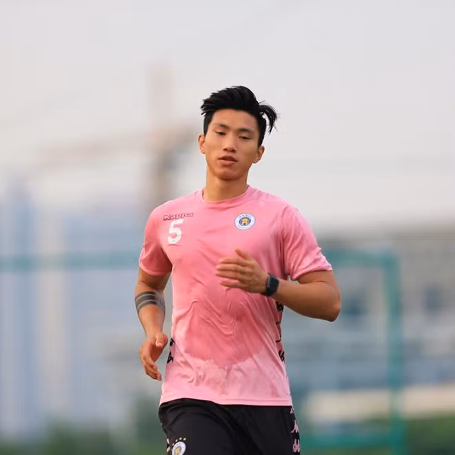 Doan Van Hau xam nam sinh cua cha me len canh tay-Hinh-2