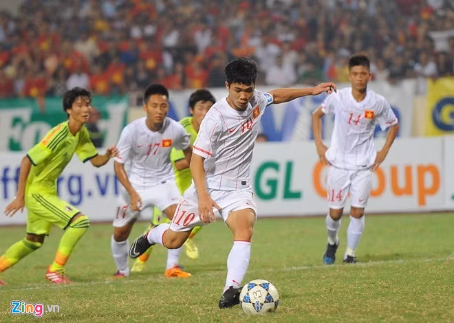 Công Phượng chơi hay trong màu áo tuyển U19 nhưng không có nghĩa là anh có thể làm được điều tương tự ở tuyển U23 và CLB HAGL tham dự V-League. Ảnh: Zing.