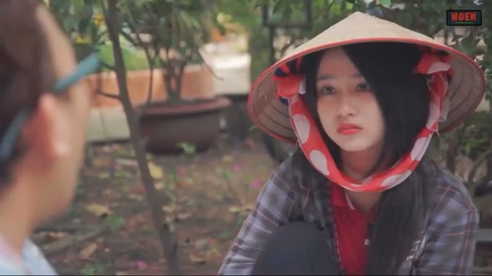 Với bức ảnh "mọc sừng", Bảo My bị trêu chọc khá nhiều. Fanpage Góc thư giãn, nơi chia sẻ bức ảnh của Bảo My, lại vốn là nơi cư dân mạng hay tề tựu chém gió, "chặt chém" các nhân vật, vấn đề đang nổi trên mạng... Vì vậy việc phải nhận những nhận xét quá đáng, những lời chê bai, phản ứng trái chiều là thường tình.