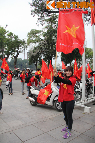 Trong buổi diễu hành của VFC chiều nay, hình ảnh những cô gái cổ vũ nhiệt tình luôn tạo nên điểm thu hút với những người đi đường.