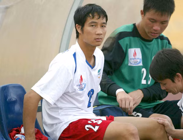 Quốc Vượng đã giao dịch với trùm cá độ và gạ gẫm đồng đội cùng tham gia dàn xếp chỉ thắng Myanmar 1-0 ở vòng bảng Sea Games 23. Số tiền nhóm này kiếm được là 490 triệu đồng