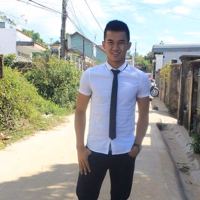 Phạm Văn Tiến từng có thời gian chơi, lắp ráp mô hình máy bay và tham gia một CLB ở Pleiku. Chàng thủ môn này còn có niềm yêu thích đặc biệt với đồ mỹ nghệ. Anh rất thích ngắm, sưu tầm những sản phẩm được làm bằng gỗ quý, bày ở trong phòng để mong mang lại sự may mắn.