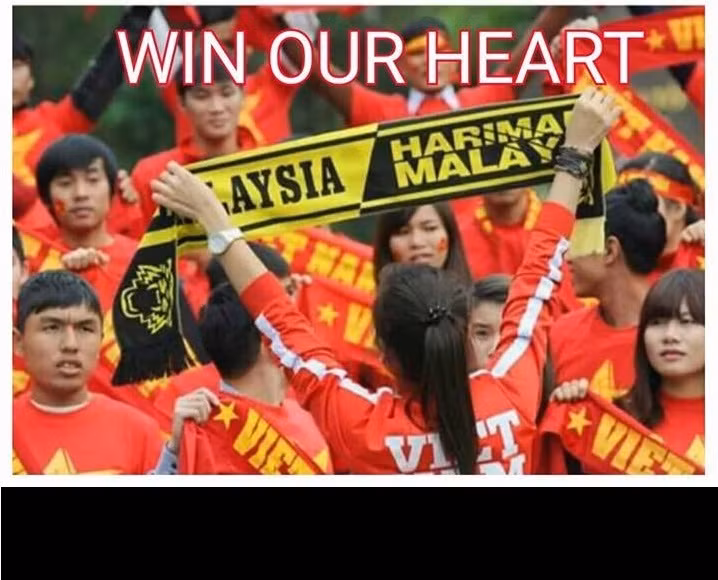 Hình ảnh đẹp mà các CĐV Việt Nam đã gây ấn tượng mạnh với CĐV Malaysia và bạn bè quốc tế. Dù rất bức xúc việc CĐV Việt Nam bị tấn công trên sân Shah Alam, nhưng trong trận lượt về, Hội CĐV Việt Nam vẫn tổ chức đón tiếp, kêu gọi mọi người tôn trọng các CĐV Malaysia sang Việt Nam.