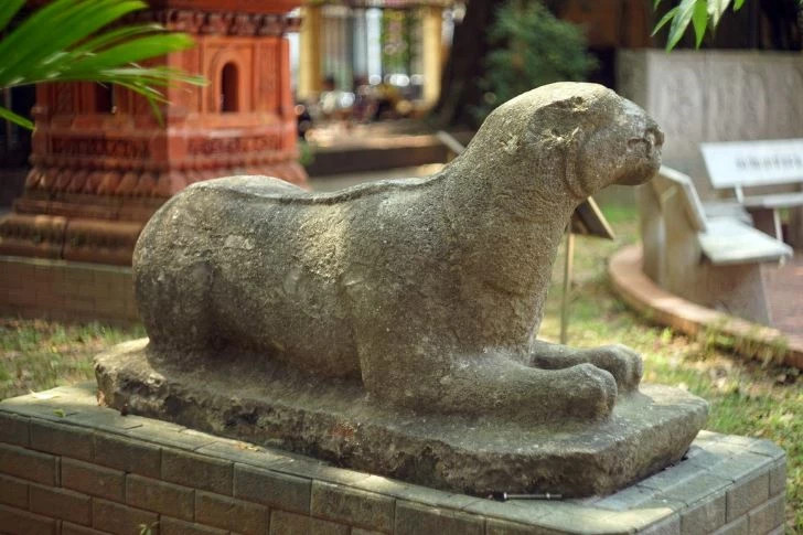 Vi sao thuong dat su tu da truoc cong, ho da truoc lang mo?